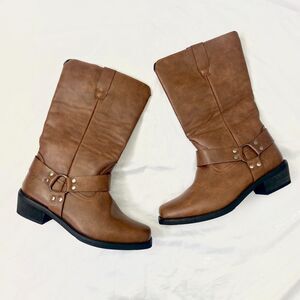 NWOB Brown Silver Chunky Harness Western Mid Calf Square Toe Boots US 9.5